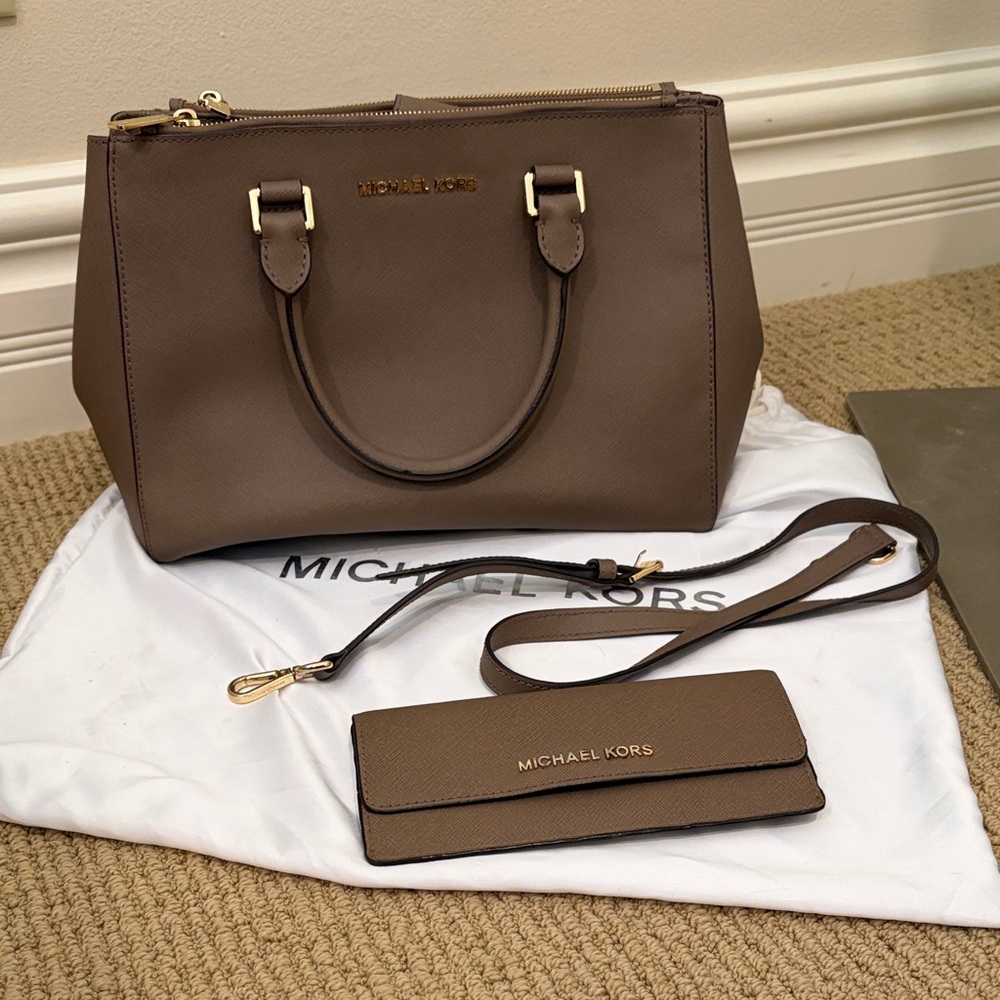 Michael Kors Medium Sutton Purse with matching Wallet